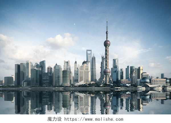 远景下的城市风景图上海旅游